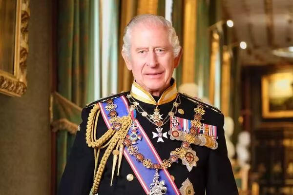 Rei Charles III fala em público pela primeira vez após pronunciamento de Kate Middleton